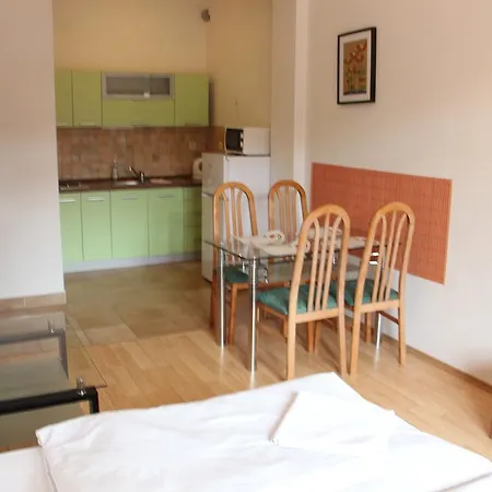 Aplend Kamzik Aparthotel 3*