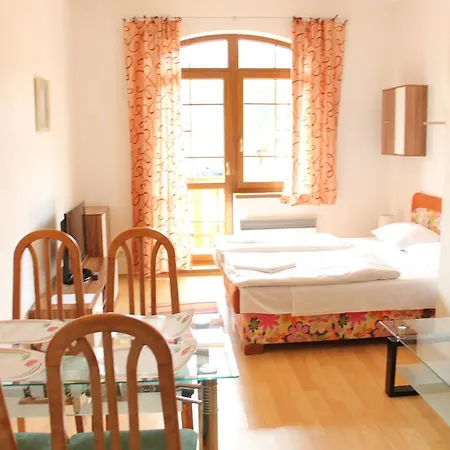 Aplend Kamzik Aparthotel 3*
